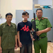 Công an xã Vĩnh Tường đẩy mạnh vận động thu hồi vũ khí, vật liệu nổ, công cụ hỗ trợ