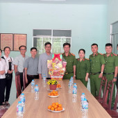 Công an phường Long Tuyền đón tiếp Đoàn Nhà thờ Đức Mẹ Rạch Súc đến thăm, chúc Tết Nguyên đán Bính Ngọ năm 2026