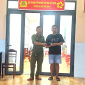 Công an xã Tân Bình trao trả tài sản cho người dân bị đánh rơi