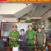 Công an phường Ninh Kiều trao trả tài sản người dân đánh rơi – Lan tỏa giá trị phong trào “Ba nhất”
