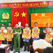 Ấm áp quà Xuân tiếp thêm động lực cho lực lượng tham gia bảo vệ an ninh trật tự ở cơ sở