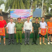 Công an xã Trường Long Tây giao lưu bóng đá hưởng ứng phong trào “Ba nhất”