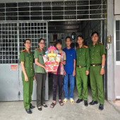 Công an phường Trung Nhứt tham gia Lễ phát động tổng vệ sinh môi trường Mừng Đảng quang vinh - Mừng xuân Bính Ngọ 2026