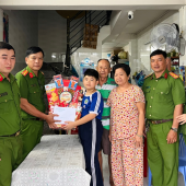 Lan tỏa tinh thần “Gần dân nhất”, Công an phường Ninh Kiều  chăm lo Tết cho Nhân dân