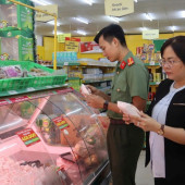 Công an xã Trần Đề tham gia kiểm tra công tác bảo đảm an toàn vệ sinh thực phẩm dịp Tết Nguyên đán Bính Ngọ năm 2026