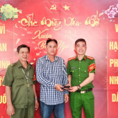 Công an phường Tân An xác minh, trao trả tài sản bị đánh rơi cho người dân