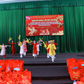 Công an phường Hưng Phú tổ chức “Xuân yêu thương” trong mô hình “Mẹ đỡ đầu-Tình thương cho em hậu covid” và nhận nuôi dưỡng trẻ mồ côi, trẻ em có hoàn cảnh khó khăn