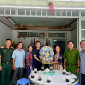 Công an xã Thới Hưng quan tâm, thăm hỏi, tặng quà thanh niên trúng tuyển phục vụ có thời hạn trong Công an nhân dân
