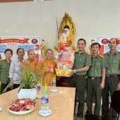 Công an xã Thuận Hòa thăm, tặng quà, chúc Tết Nguyên đán Bính Ngọ năm 2026 các cơ sở thờ tự trên địa bàn