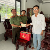 Phòng An ninh nội địa tổ chức thăm, tặng quà cán bộ hưu trí nhân dịp Tết Nguyên đán Bính Ngọ năm 2026