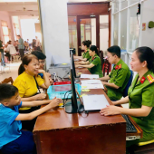 Công an thành phố Cần Thơ tổ chức lấy ý kiến đánh giá công tác cải cách hành chính qua ứng dụng VNeID