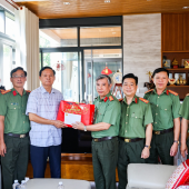 Công an thành phố Cần Thơ thăm, chúc Tết các đồng chí nguyên lãnh đạo và gia đình liệt sĩ trên địa bàn thành phố