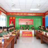 Công an thành phố thăm, chúc Tết nguyên lãnh đạo địa phương và gia đình chính sách