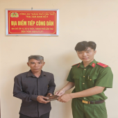 Chiến sĩ nghĩa vụ Trại tạm giam số 3 kịp thời trao trả tài sản cho người dân