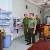 Lãnh đạo Công an TP Cần Thơ kiểm tra công tác bảo vệ mục tiêu trọng điểm và thăm, chúc Tết lực lượng trực tiếp chiến đấu