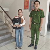 Công an xã Cờ Đỏ tổ chức trao trả lại tài sản cho người dân đánh rơi