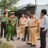 Lãnh đạo Công an thành phố Cần Thơ kiểm tra vị trí camera giám sát và hạ tầng giao thông trên địa bàn thành phố