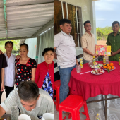 Công an xã Lai Hoà thăm hỏi, tặng quà công dân chuẩn bị  lên đường thực hiện nghĩa vụ năm 2026