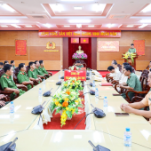 Công an thành phố Cần Thơ trao Huy hiệu 30 năm tuổi Đảng - Ghi nhận một chặn đường cống hiến bền bỉ