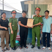 Chi đoàn, Hội phụ nữ Công an xã Tân Hòa thăm, tặng quà thanh niên có hoàn cảnh khó khăn tham gia nghĩa vụ quân sự trong CAND năm 2026