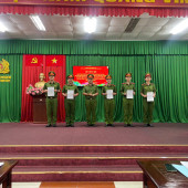 Phòng Cảnh sát thi hành án hình sự và hỗ trợ tư pháp tổ chức lễ công bố và trao quyết định thăng cấp bậc hàm, chuyển chế độ phục vụ và xuất ngũ