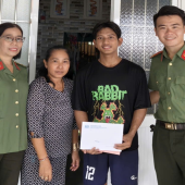 Đoàn Thanh niên, Hội Phụ nữ Công an phường Sóc Trăng thăm hỏi, động viên thanh niên trúng tuyển, chuẩn bị lên đường tham gia nghĩa vụ CAND năm 2026