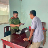 Công an xã Vĩnh Thuận Đông xử phạt trường hợp không thực hiện khai báo lưu trú theo quy định của pháp luật cho người nước ngoài