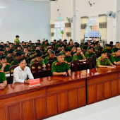 Công an và Lực lượng bảo vệ an ninh, trật tự cơ sở phường Long Phú 1 tham gia bầu cử sớm