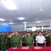 Tổ bỏ phiếu số 31 - Công an phường Hưng Phú hoàn thành bầu cử sớm, sẵn sàng bảo vệ ngày hội toàn dân