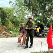 Công an xã Tân Hòa cùng cử tri hoàn thành tốt nhiệm vụ trọng đại trong “Ngày hội non sông”