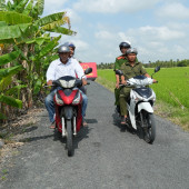 Công an thành phố Cần Thơ sát cánh cùng các tổ bầu cử góp phần vào thành công của ngày hội lớn