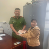 Công an xã Thạnh Thới An kịp thời hỗ trợ người dân nhận lại tài sản bị đánh rơi