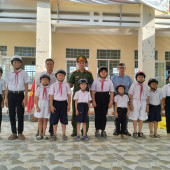 Công an phường Long Bình tuyên truyền pháp luật về an toàn giao thông cho học sinh