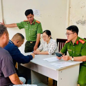 Phòng An ninh đối ngoại, Công an thành phố Cần Thơ phối hợp với các đơn vị chức năng, thực hiện công tác tiếp nhận công dân Việt Nam bị Hoa Kỳ trục xuất.