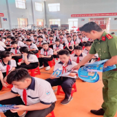 Công an xã Vĩnh Thạnh chủ động, hiệu quả trong tuyên truyền pháp luật về an toàn giao thông trong trường học