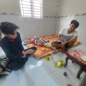 Công an phường Ô Môn bắt khẩn cấp, tạm giữ hình sự 02 đối tượng tàng trữ trái phép chất ma tuý