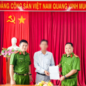 Công an phường Cái Răng hỗ trợ người dân nhận lại gần 1 tỷ đồng chuyển khoản nhầm