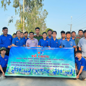 Công an xã Xà Phiên xung kích trong hoạt động trồng cây và bảo vệ môi trường