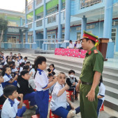 Công an xã Mỹ Hương đẩy mạnh giải pháp phòng ngừa  vi phạm giao thông trong học sinh