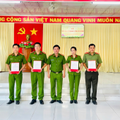 CÔNG BỐ QUYẾT ĐỊNH KIỆN TOÀN CÁC TỔ NGHIỆP VỤ TRONG CÔNG AN XÃ THẠNH HÒA