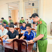 Công an phường Thới Long tổ chức Hội nghị tuyên truyền, hướng dẫn khai báo dữ liệu phòng cháy, chữa cháy và kết nối thiết bị truyền tin báo cháy trên địa bàn