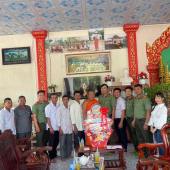 Nghĩa tình Công an xã An Lạc Thôn trong dịp Tết Chôl Chnăm Thmây của đồng bào Khmer