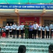 Công an xã An Lạc Thôn tuyên truyền pháp luật cho hơn 1.150 học sinh Trường THPT Thiều Văn Chổi