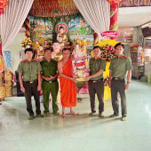 Phòng An ninh nội địa thăm, tặng quà Tết cổ truyền Chôl Chnăm Thmây của đồng bào dân tộc Khmer