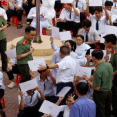 Lan tỏa tinh thần “Ba nhất”, Công an thành phố Cần Thơ sôi nổi các hoạt động an sinh xã hội, tuyên truyền pháp luật, sinh hoạt chính trị tại phường Bình Thủy, thành phố Cần Thơ