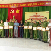 Công an xã Xà Phiên được khen thưởng đột xuất  trong công tác bảo vệ bầu cử