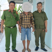 Công an xã Vị Thanh 1 đưa đối tượng đi cơ sở cai nghiện bắt buộc