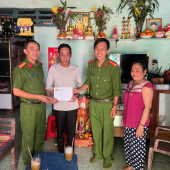 Thăm, chúc Tết và tặng quà dịp Tết Chôl Chnăm Thmây năm 2026 cho lực lượng an ninh trật tự cơ sở là người dân tộc Khmer