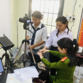 Công an xã Đông Phước hoàn thành cao điểm thu nhận Căn cước  cho học sinh, bảo đảm tham dự các kỳ thi
