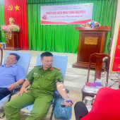 Đoàn viên Công an xã An Lạc Thôn hăng hái tham gia Ngày hội hiến máu tình nguyện